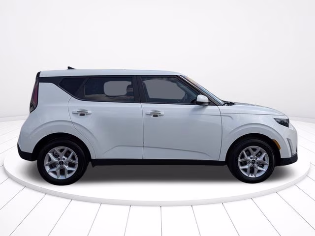 2025 Snow White Pearl Kia Soul LX FWD Hatchback