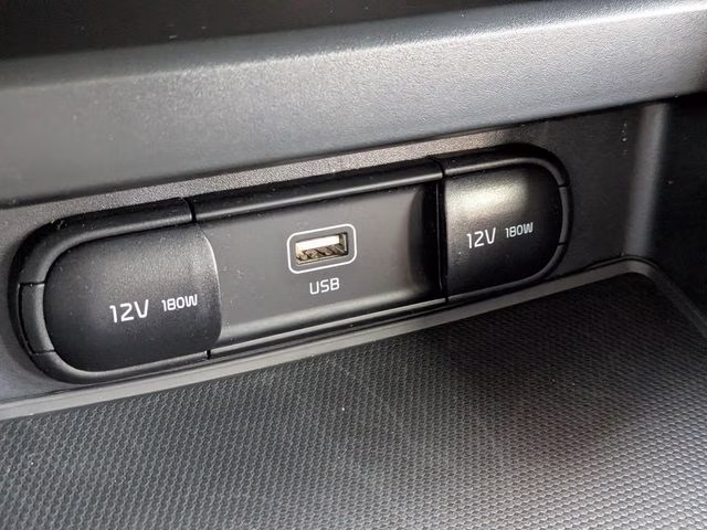 2025 Snow White Pearl Kia Soul LX FWD Hatchback
