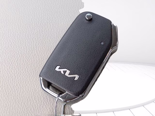 2025 Snow White Pearl Kia Soul LX FWD Hatchback