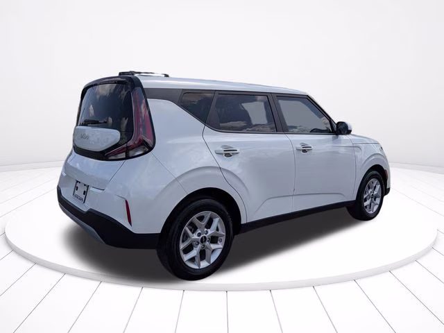 2025 Snow White Pearl Kia Soul LX FWD Hatchback