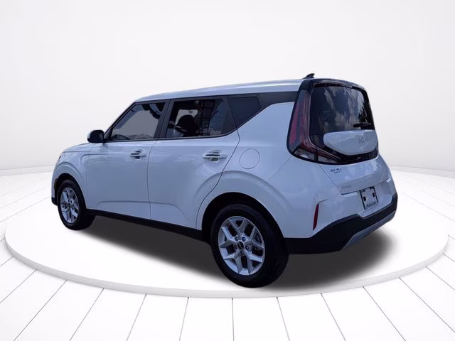 2025 Snow White Pearl Kia Soul LX FWD Hatchback