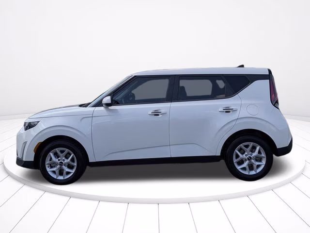 2025 Snow White Pearl Kia Soul LX FWD Hatchback