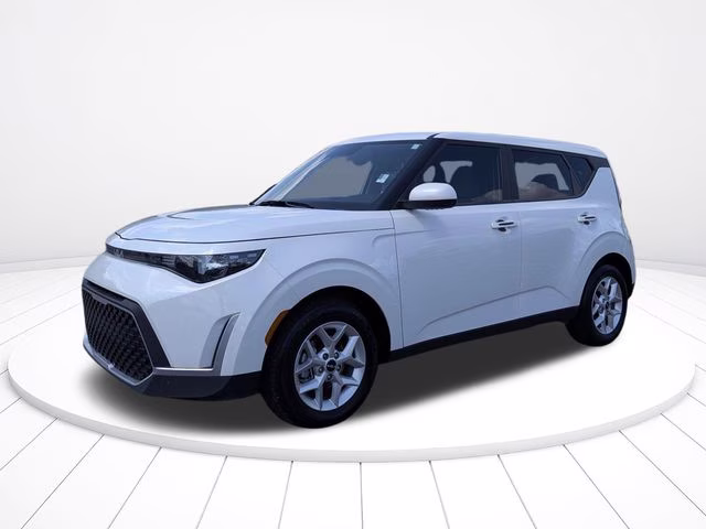 2025 Snow White Pearl Kia Soul LX FWD Hatchback