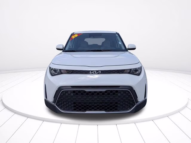 2025 Snow White Pearl Kia Soul LX FWD Hatchback