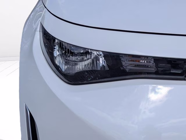 2025 Snow White Pearl Kia Soul LX FWD Hatchback