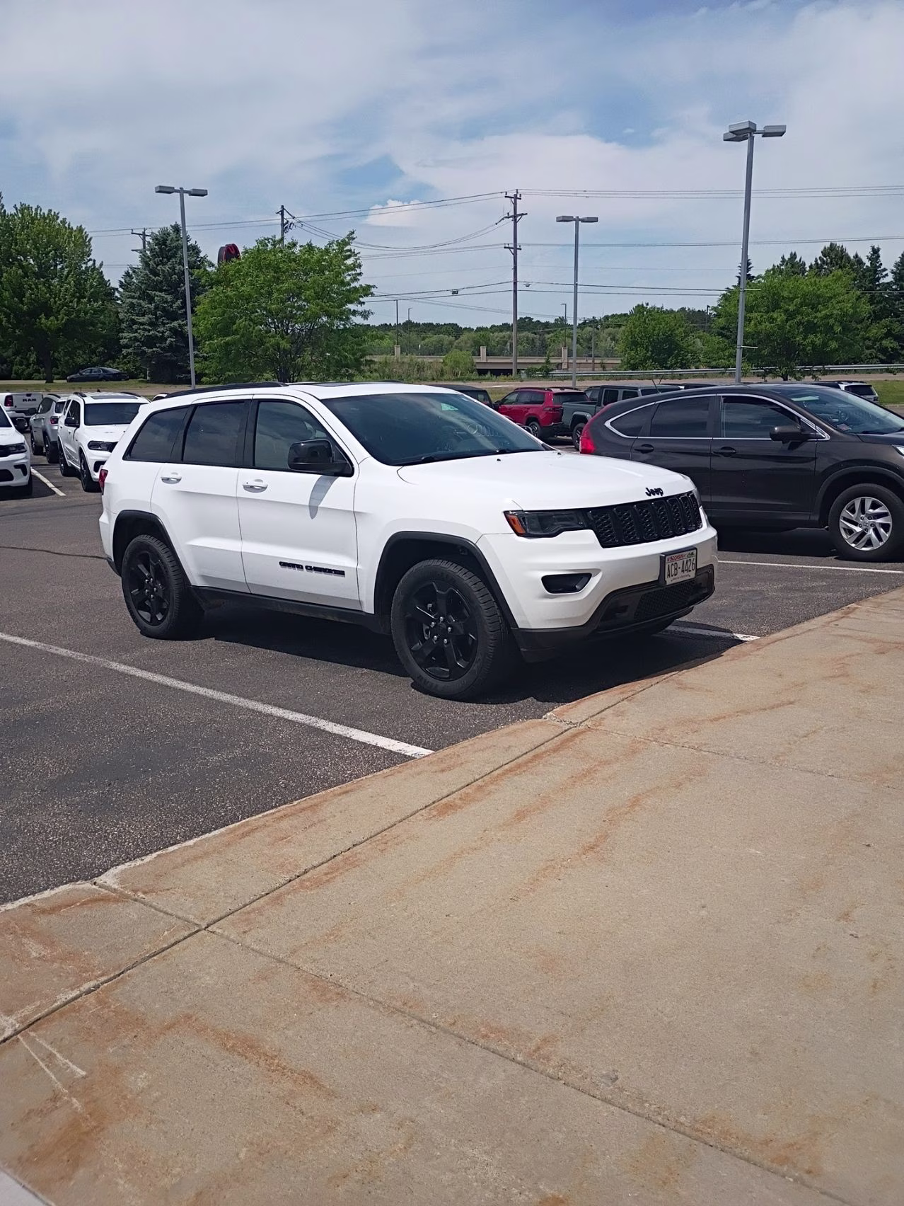 2020 Bright White Clearcoat Jeep Grand Cherokee Laredo 4X4 SUV