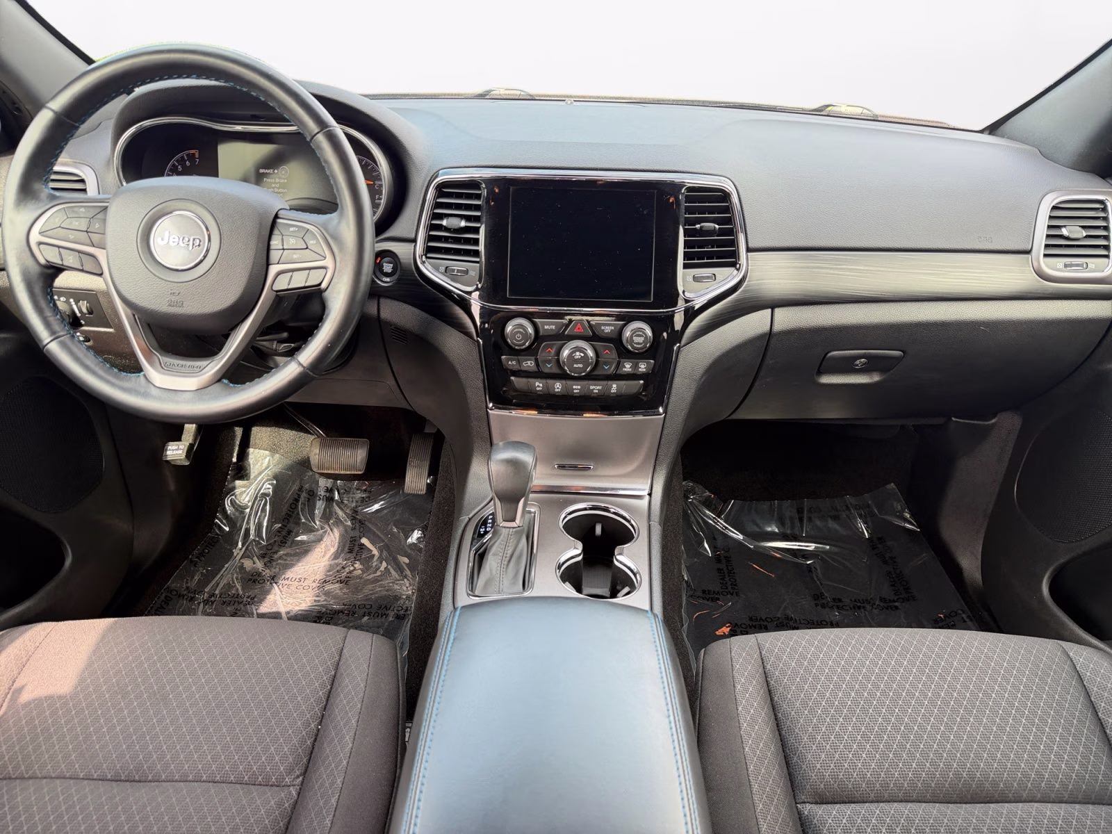 2020 Bright White Clearcoat Jeep Grand Cherokee Laredo 4X4 SUV