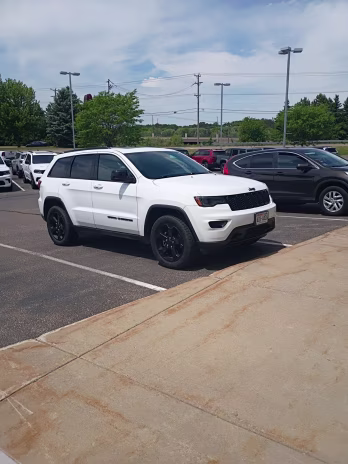 2020 Bright White Clearcoat Jeep Grand Cherokee Laredo 4X4 SUV