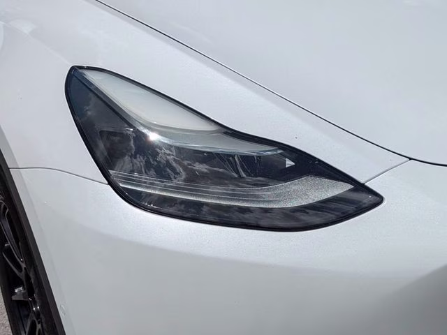 2022 White Tesla Model Y Performance AWD SUV