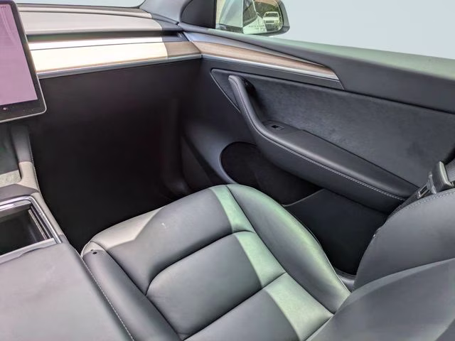 2022 White Tesla Model Y Performance AWD SUV