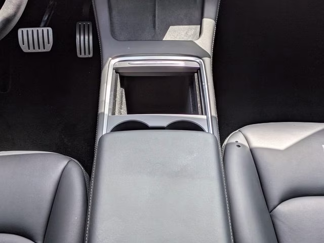 2022 White Tesla Model Y Performance AWD SUV