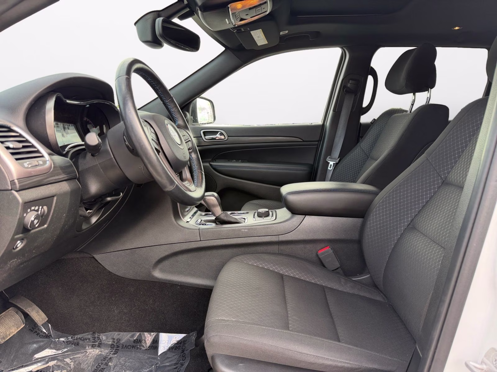 2020 Bright White Clearcoat Jeep Grand Cherokee Laredo 4X4 SUV