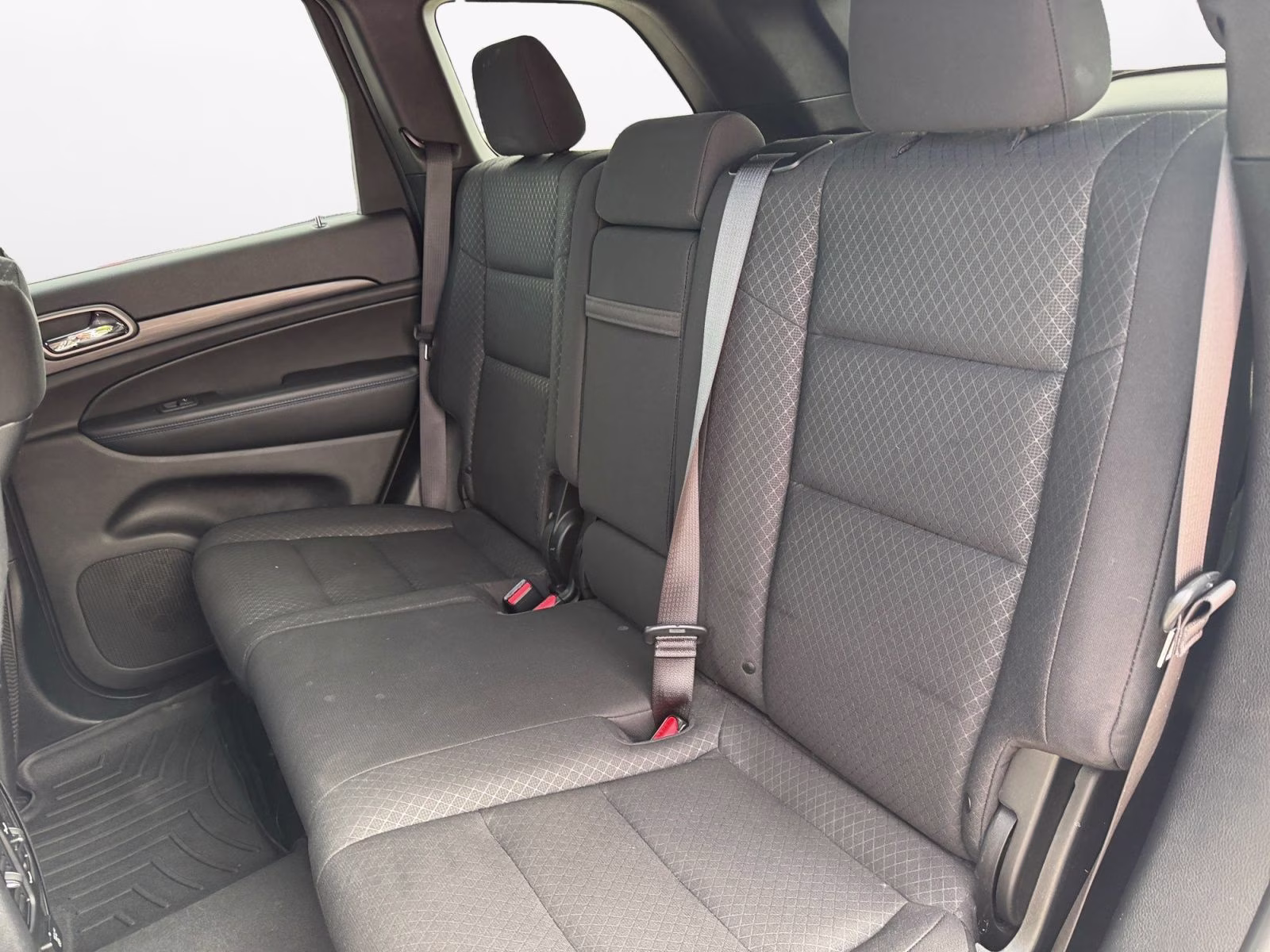 2020 Bright White Clearcoat Jeep Grand Cherokee Laredo 4X4 SUV