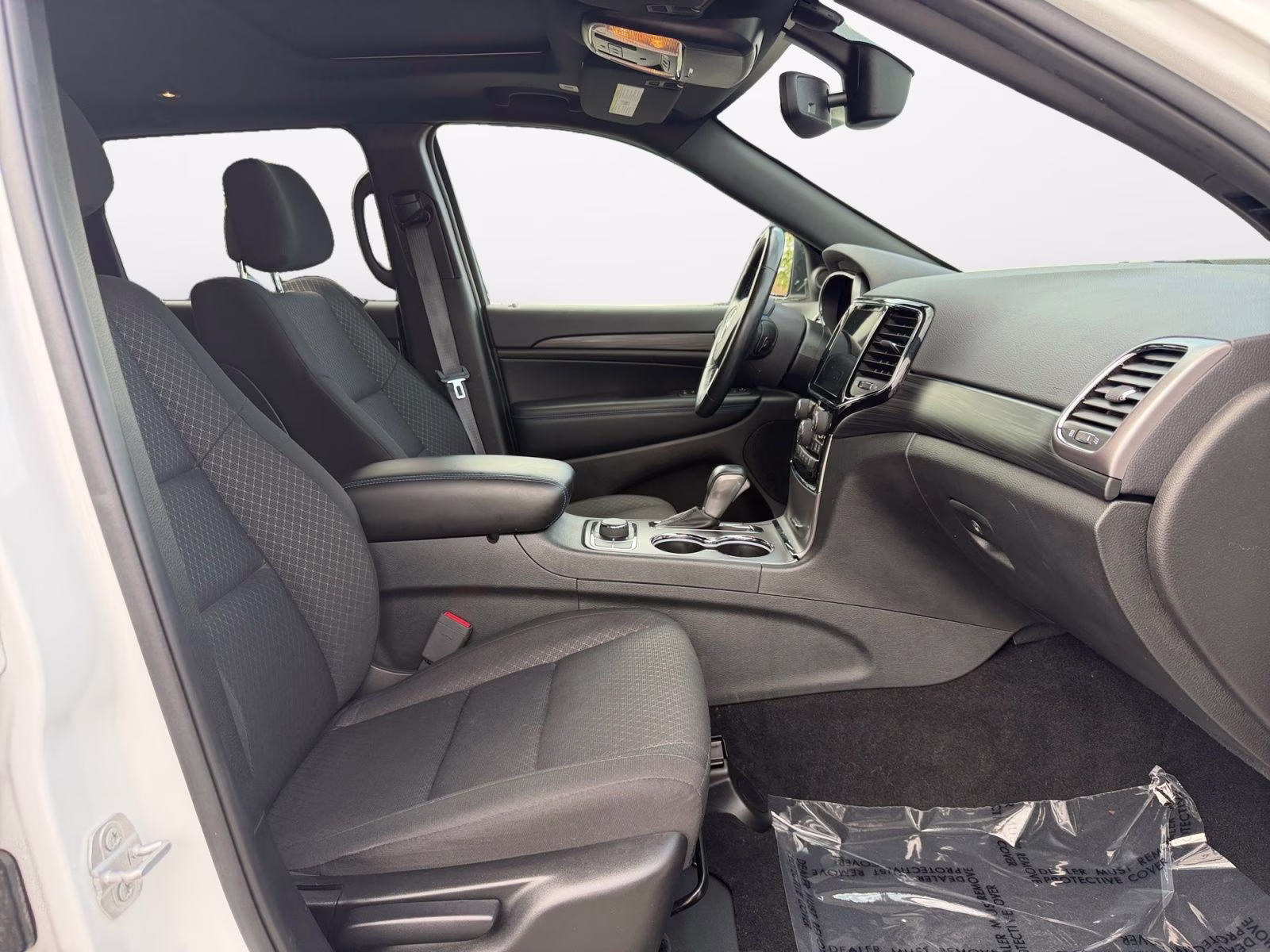 2020 Bright White Clearcoat Jeep Grand Cherokee Laredo 4X4 SUV