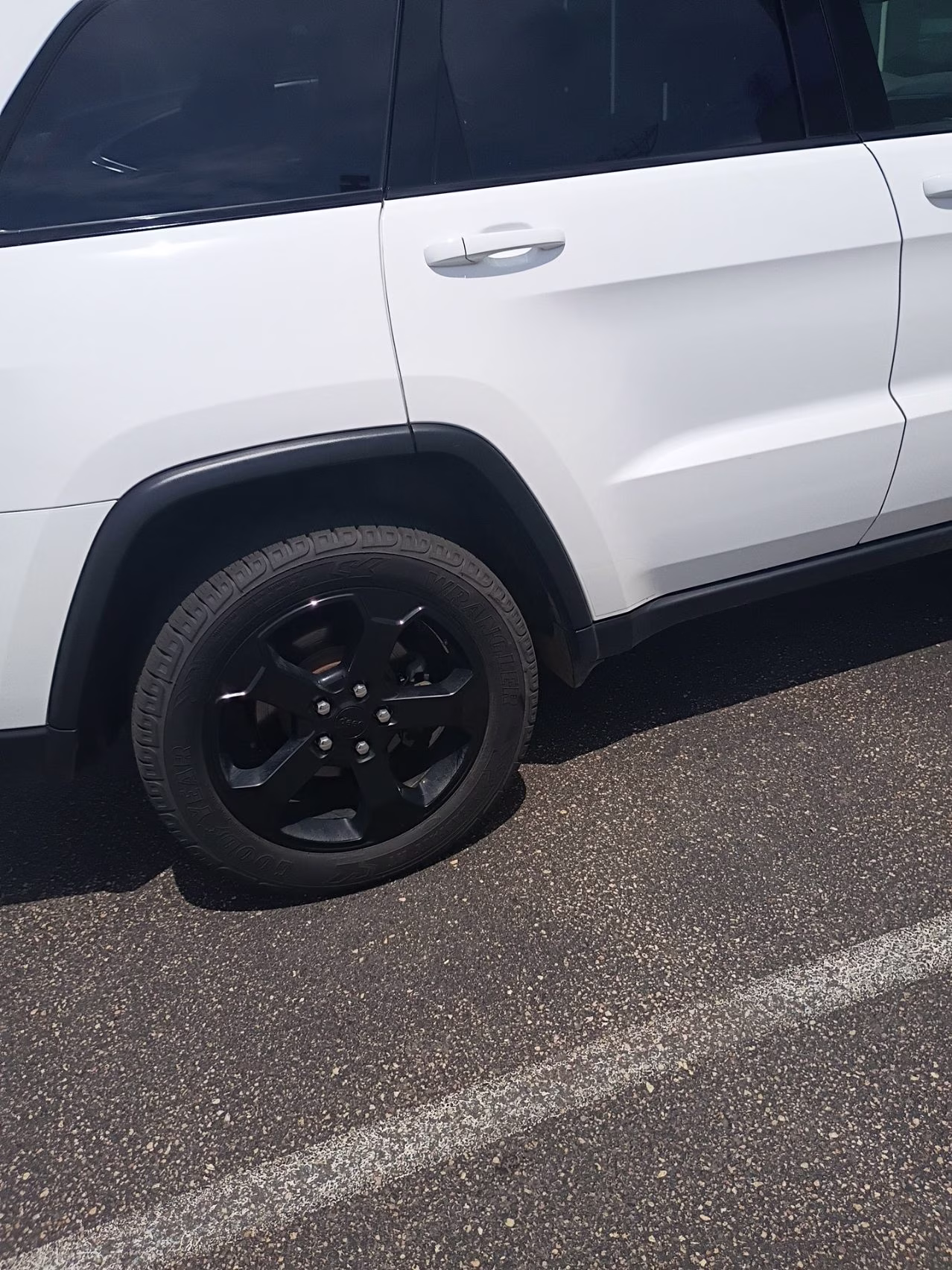 2020 Bright White Clearcoat Jeep Grand Cherokee Laredo 4X4 SUV