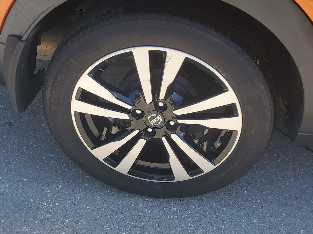 2019 Monarch Orange/Super Black Nissan Kicks SR FWD SUV