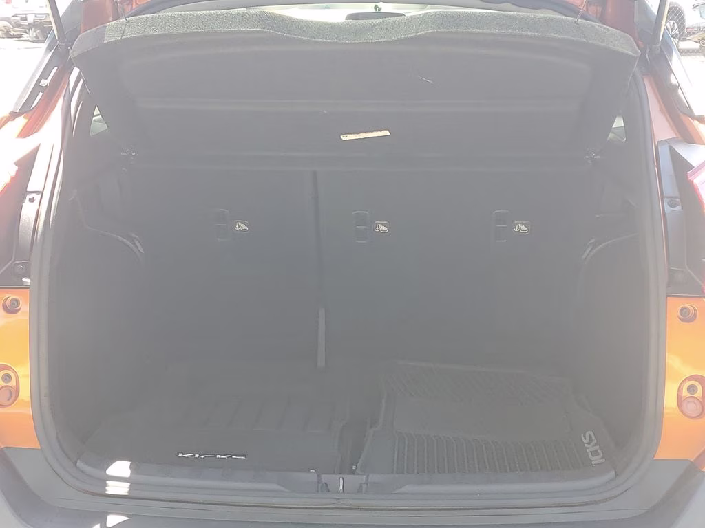 2019 Monarch Orange/Super Black Nissan Kicks SR FWD SUV