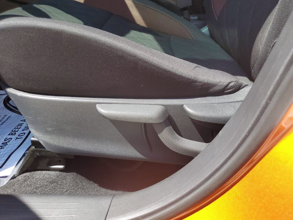 2019 Monarch Orange/Super Black Nissan Kicks SR FWD SUV