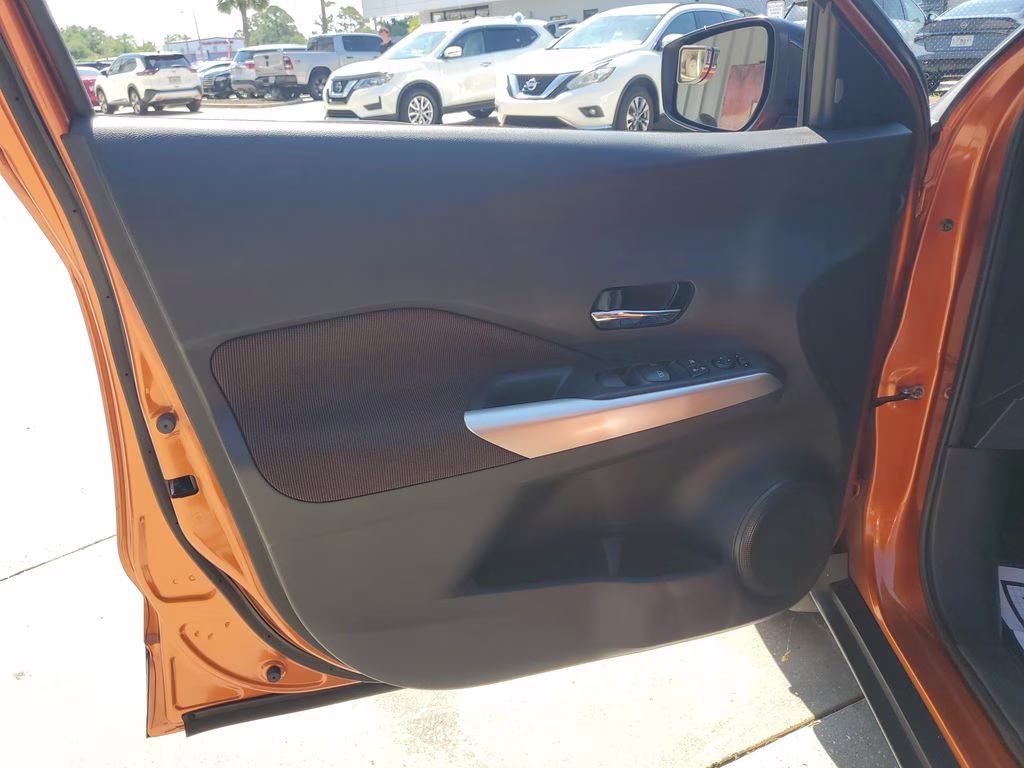 2019 Monarch Orange/Super Black Nissan Kicks SR FWD SUV