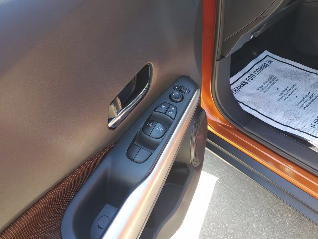 2019 Monarch Orange/Super Black Nissan Kicks SR FWD SUV