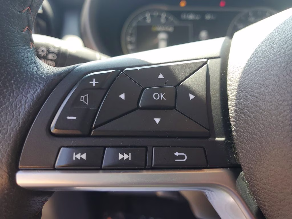 2019 Monarch Orange/Super Black Nissan Kicks SR FWD SUV