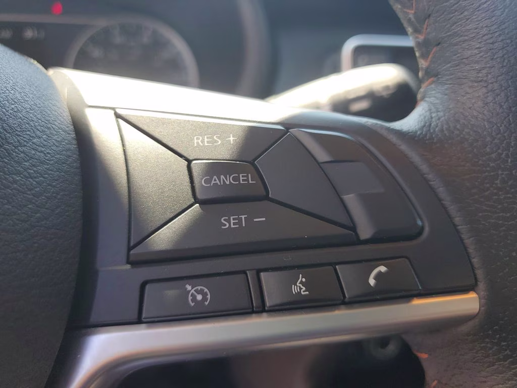 2019 Monarch Orange/Super Black Nissan Kicks SR FWD SUV