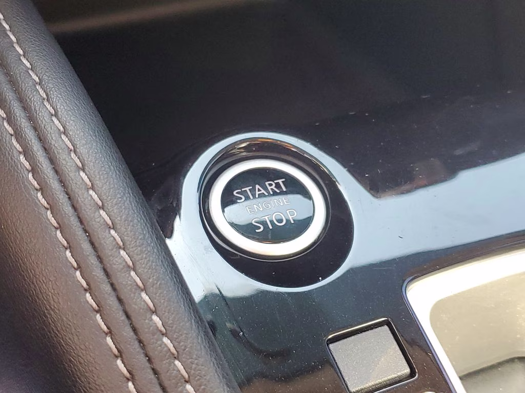 2019 Monarch Orange/Super Black Nissan Kicks SR FWD SUV