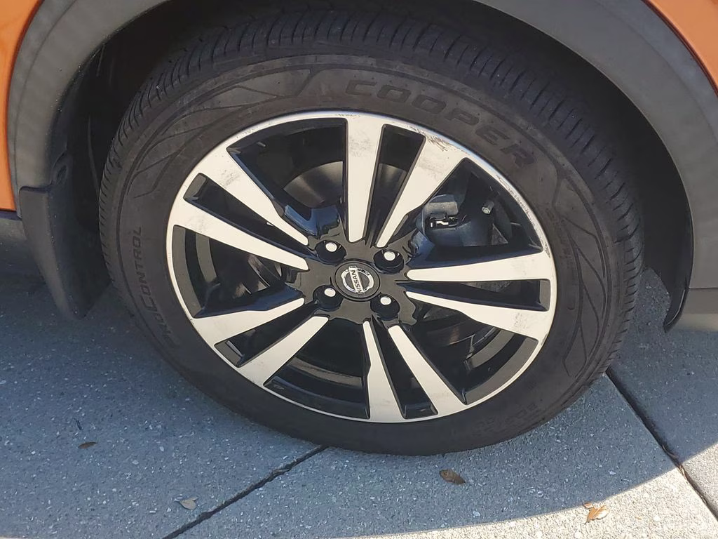 2019 Monarch Orange/Super Black Nissan Kicks SR FWD SUV