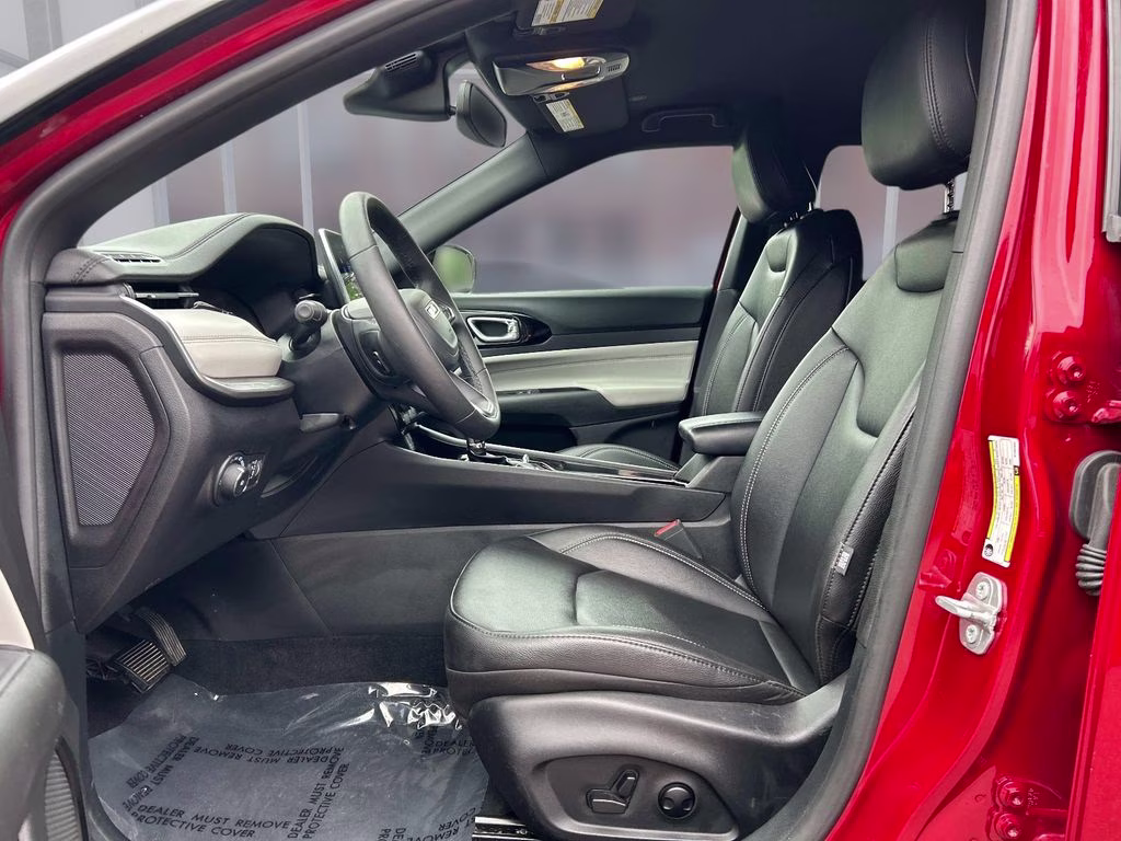 2025 Red Hot Pearlcoat Jeep Compass Limited 4X4 SUV