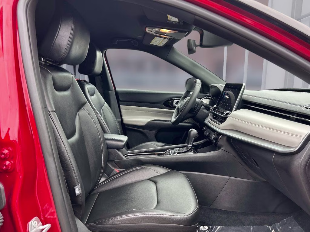 2025 Red Hot Pearlcoat Jeep Compass Limited 4X4 SUV