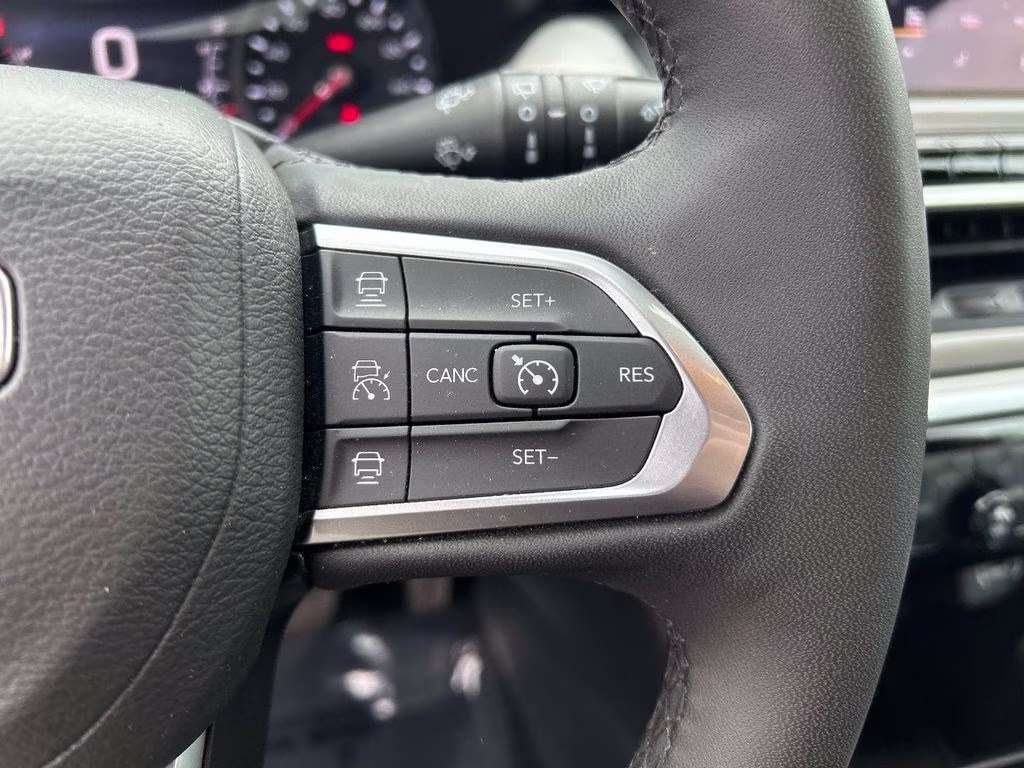 2025 Red Hot Pearlcoat Jeep Compass Limited 4X4 SUV