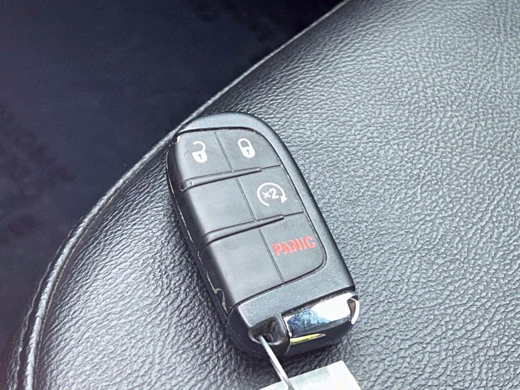 2025 Red Hot Pearlcoat Jeep Compass Limited 4X4 SUV