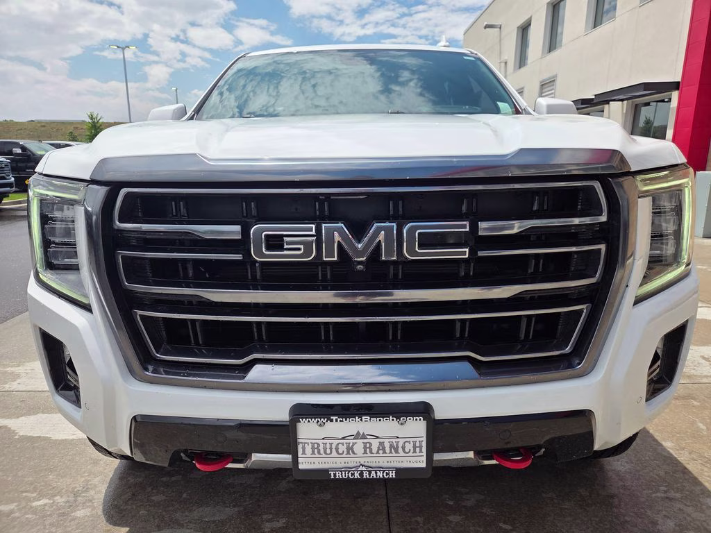 2023 Summit White GMC Yukon AT4 4X4 SUV