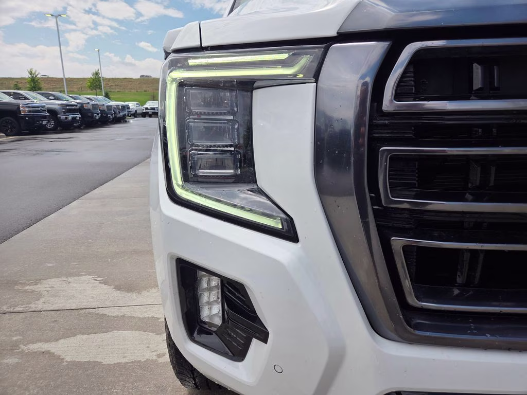 2023 Summit White GMC Yukon AT4 4X4 SUV