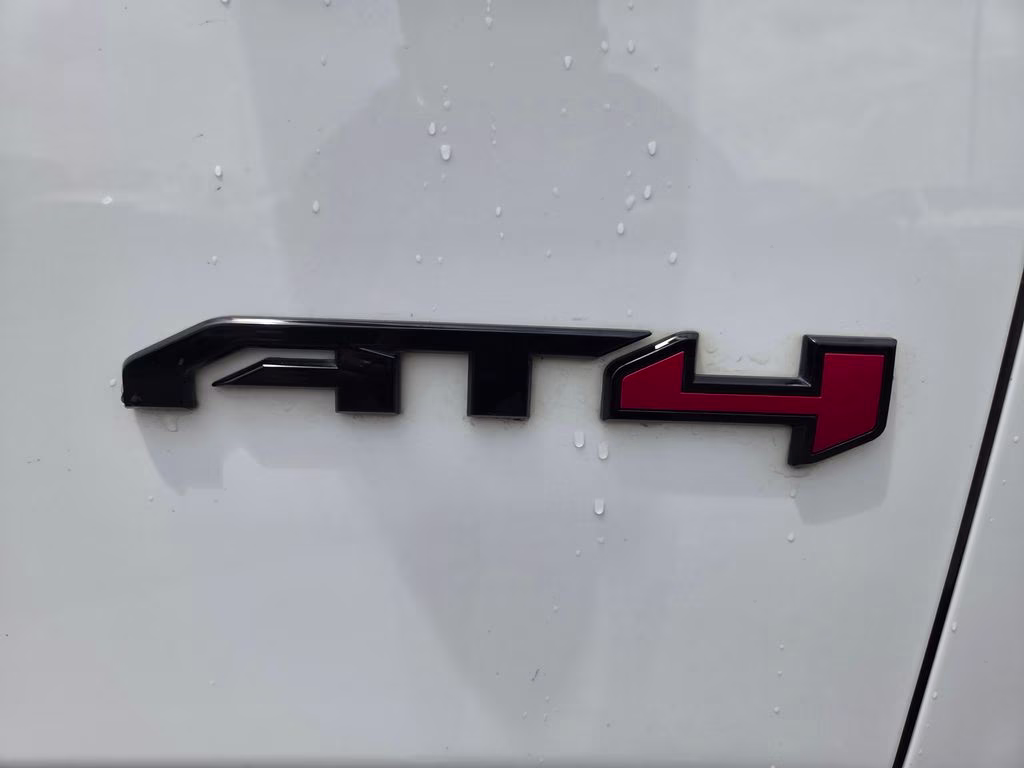2023 Summit White GMC Yukon AT4 4X4 SUV
