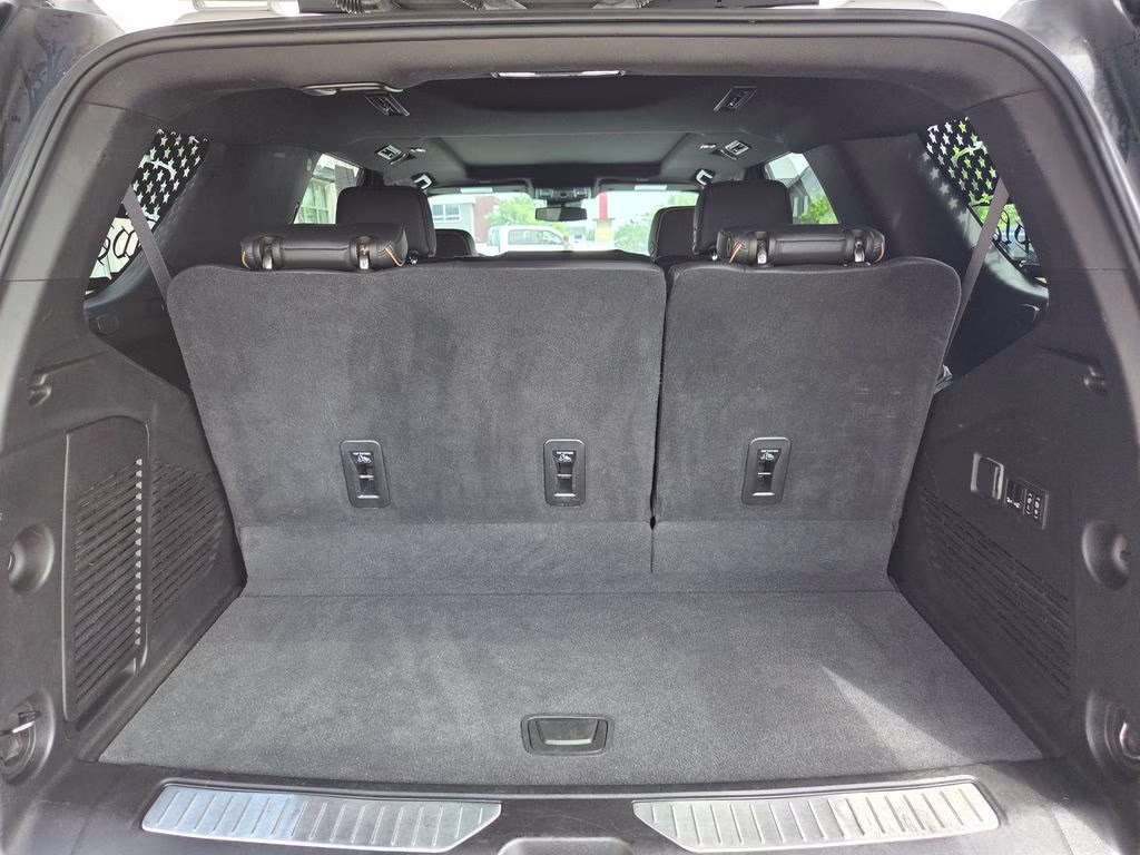 2023 Summit White GMC Yukon AT4 4X4 SUV