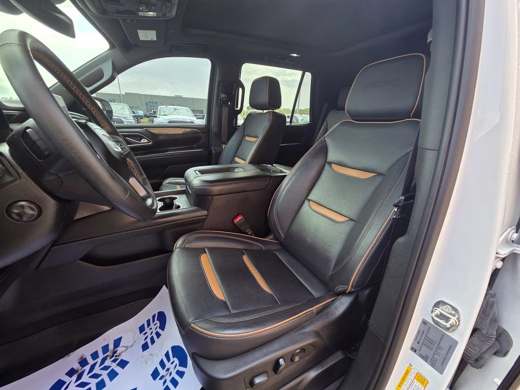 2023 Summit White GMC Yukon AT4 4X4 SUV