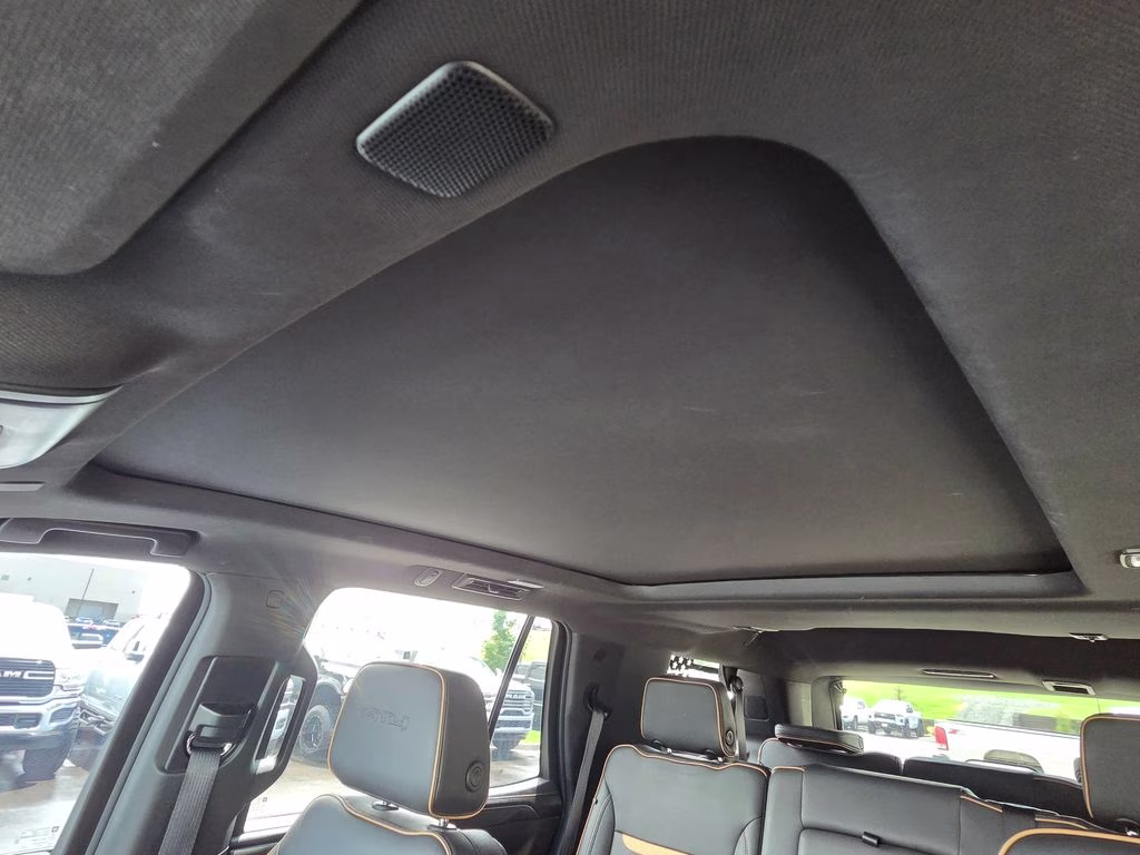 2023 Summit White GMC Yukon AT4 4X4 SUV