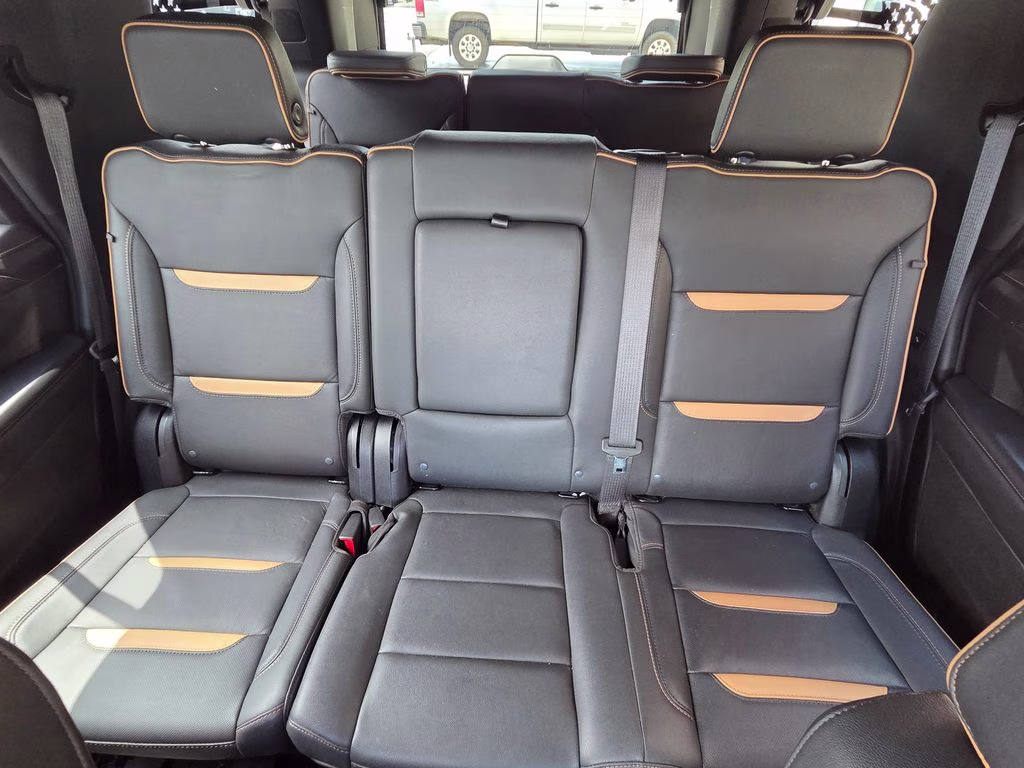 2023 Summit White GMC Yukon AT4 4X4 SUV