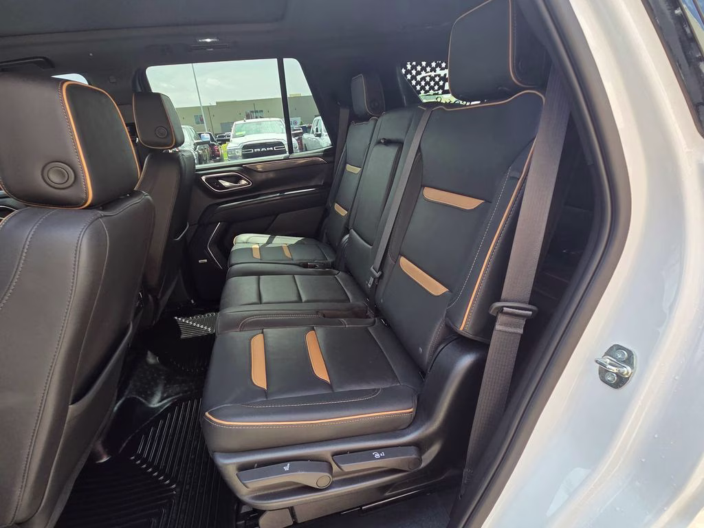 2023 Summit White GMC Yukon AT4 4X4 SUV