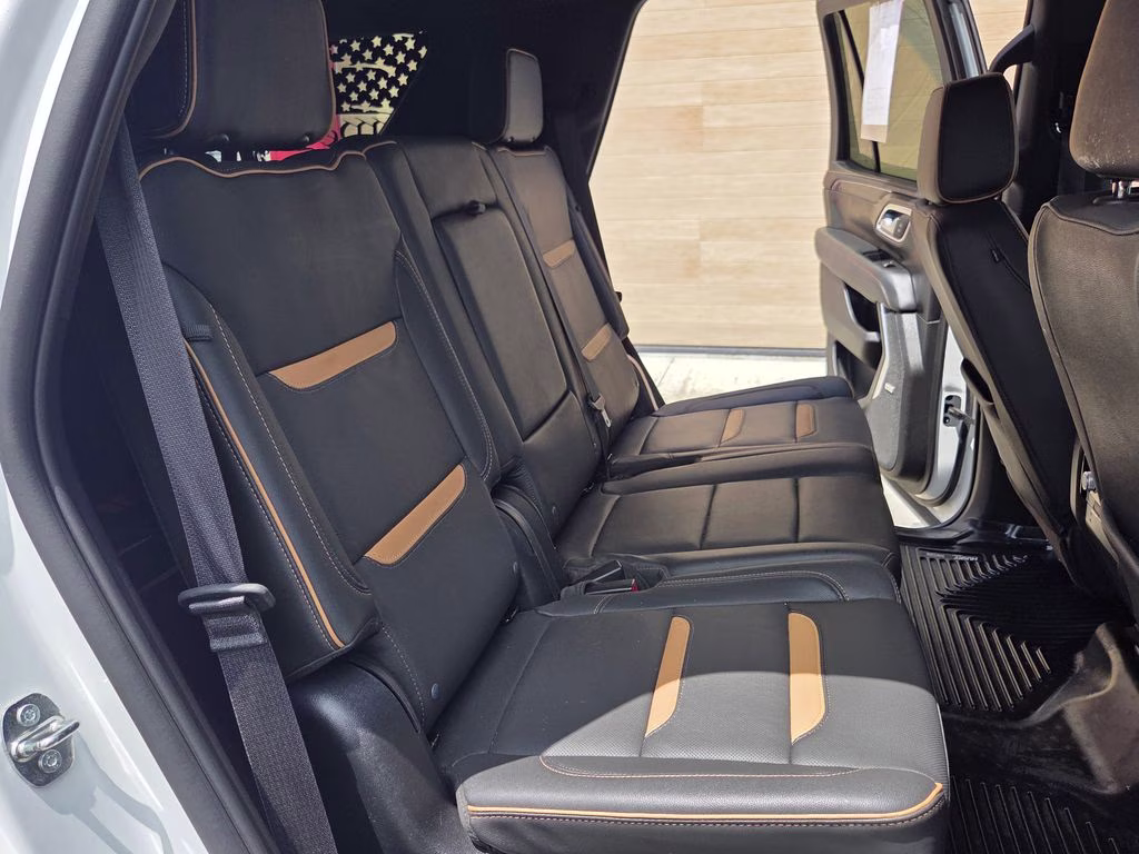 2023 Summit White GMC Yukon AT4 4X4 SUV