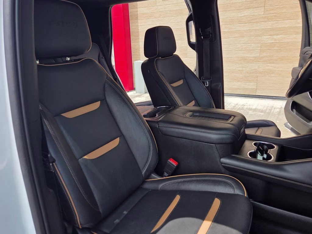 2023 Summit White GMC Yukon AT4 4X4 SUV