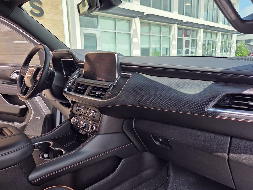 2023 Summit White GMC Yukon AT4 4X4 SUV