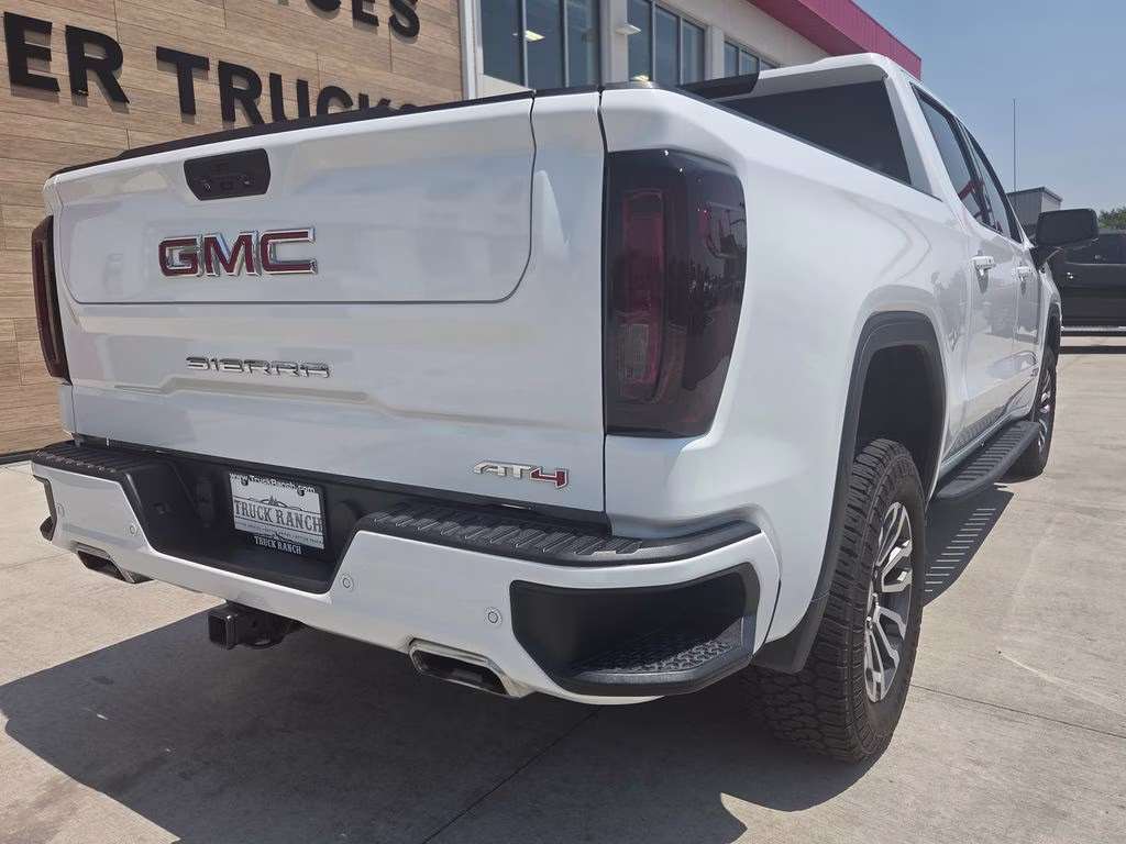 2022 Summit White GMC Sierra 1500 Limited AT4 4X4 Truck