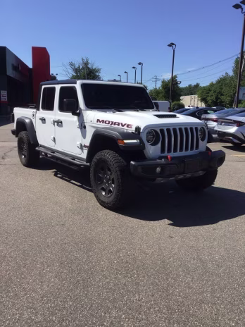 2022 Bright White Clearcoat Jeep Gladiator Mojave 4X4 Truck