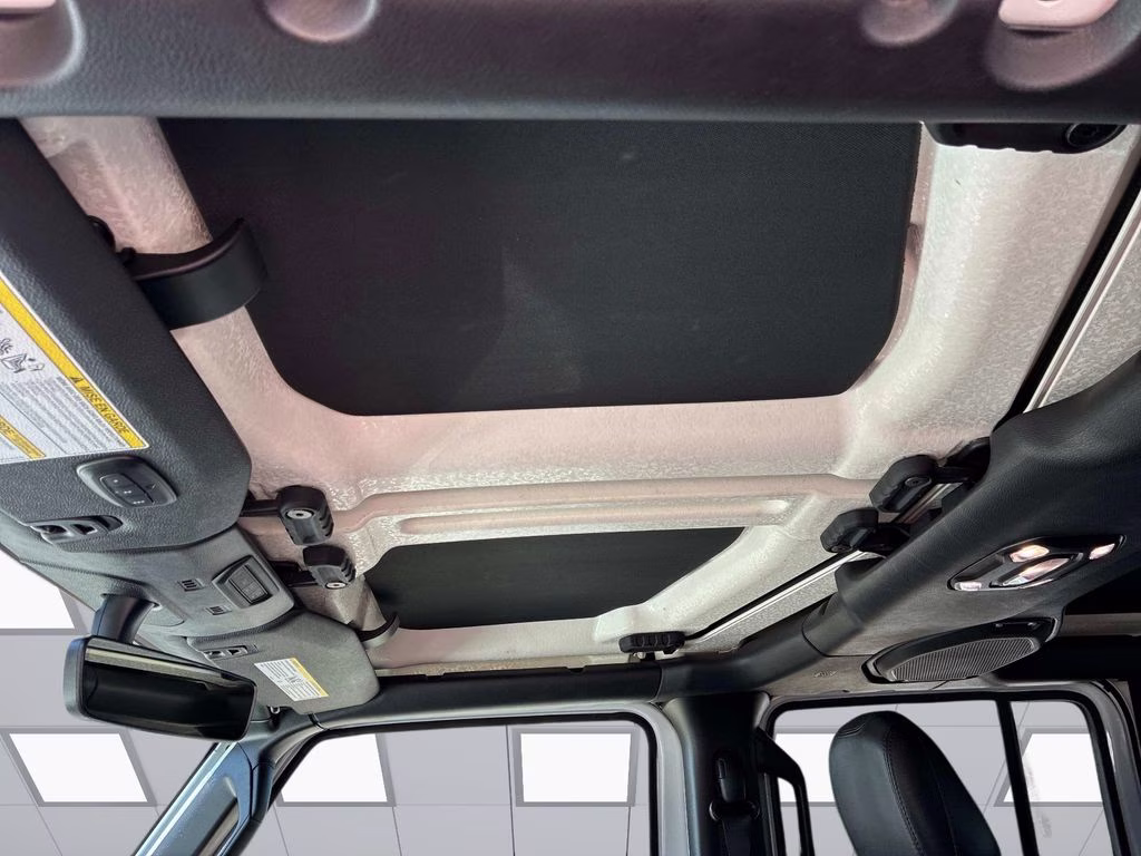 2022 Bright White Clearcoat Jeep Gladiator Mojave 4X4 Truck