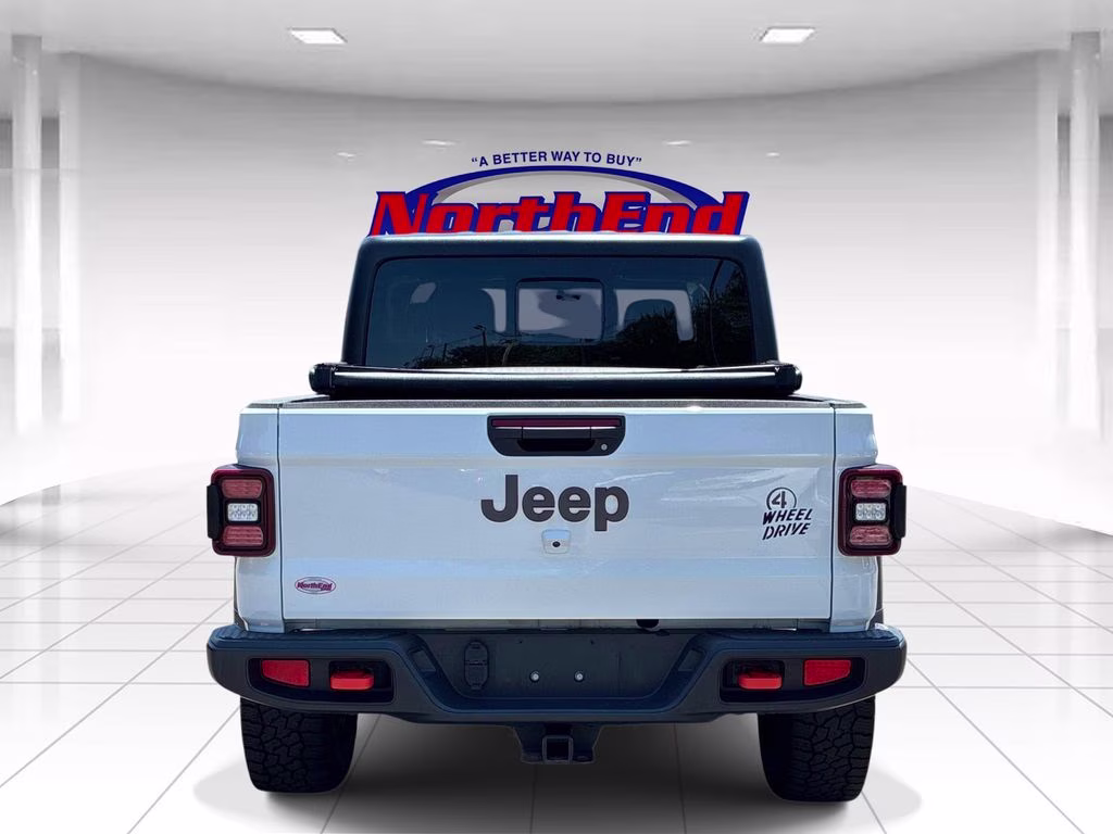 2022 Bright White Clearcoat Jeep Gladiator Mojave 4X4 Truck