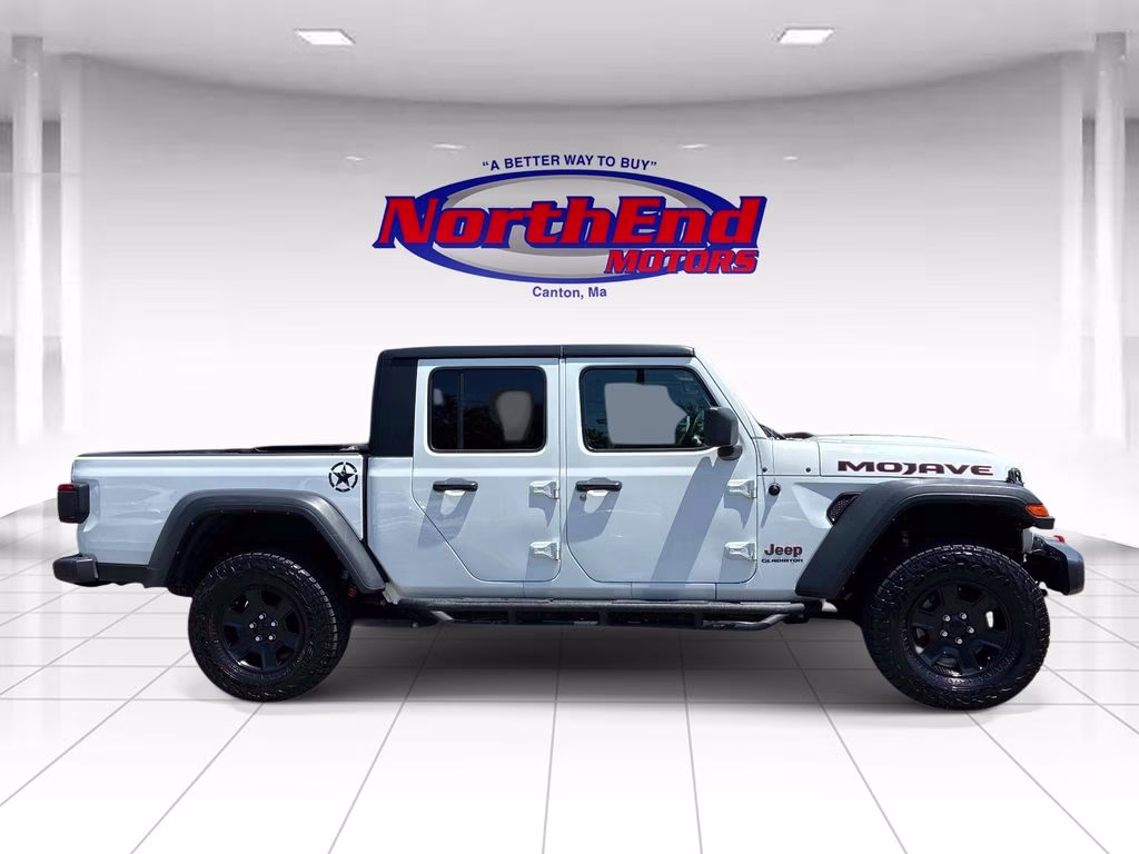 2022 Bright White Clearcoat Jeep Gladiator Mojave 4X4 Truck