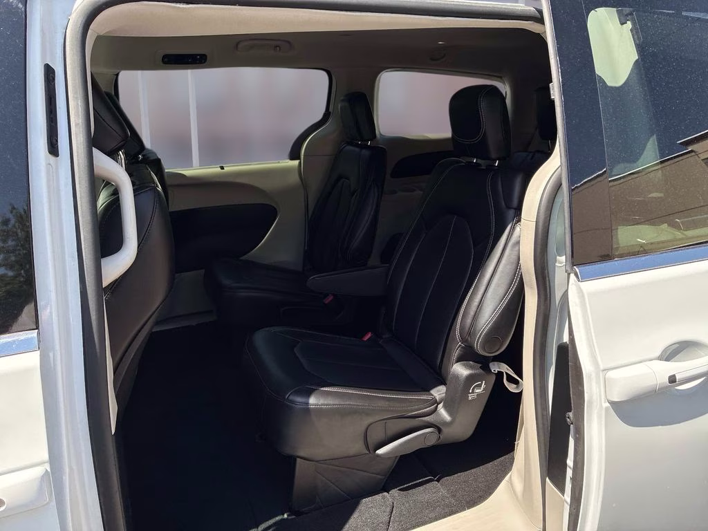 2023 Bright White Clearcoat Chrysler Pacifica Touring L FWD Van
