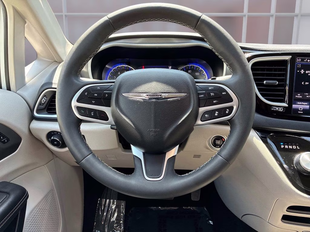 2023 Bright White Clearcoat Chrysler Pacifica Touring L FWD Van